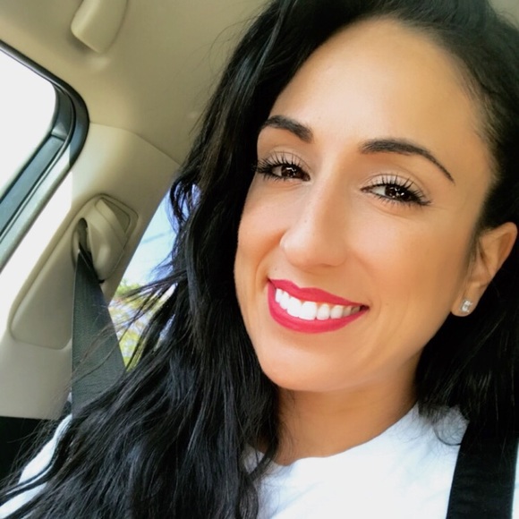 Meet your Posher, Jess - Picture 2 of 5